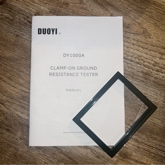 Clamp on ground resistance tester. protective carrying case w calibration sq - Picture 2 of 4